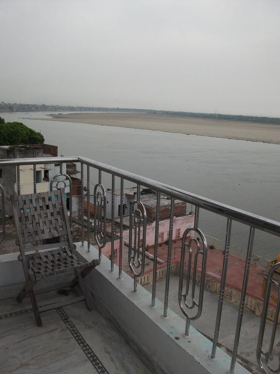 P G On Ganges Varanasi Ngoại thất bức ảnh